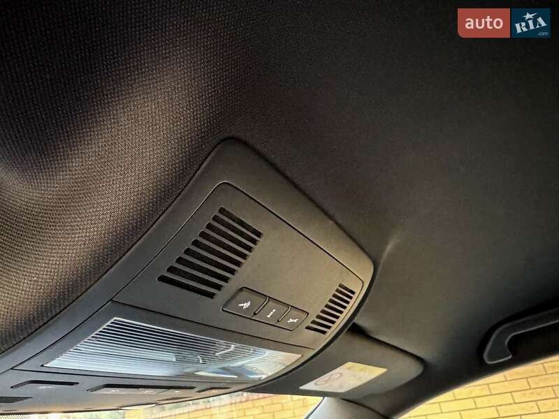 Внедорожник / Кроссовер Volkswagen Touareg 2015 в Хмельницком