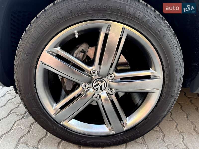 Внедорожник / Кроссовер Volkswagen Touareg 2015 в Хмельницком