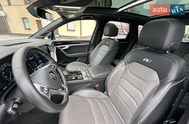 Позашляховик / Кросовер Volkswagen Touareg 2019 в Рівному