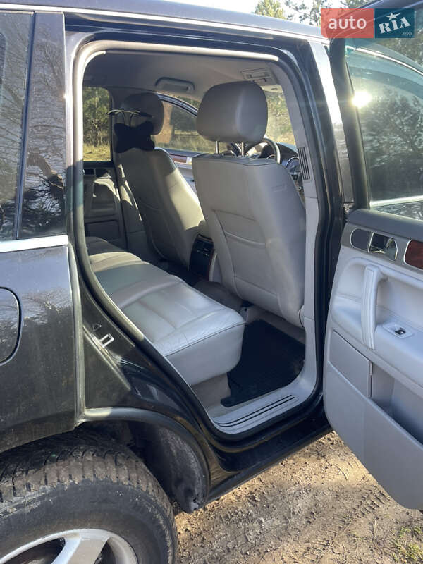 Позашляховик / Кросовер Volkswagen Touareg 2006 в Києві