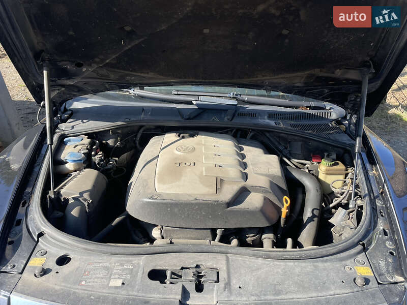 Позашляховик / Кросовер Volkswagen Touareg 2006 в Києві