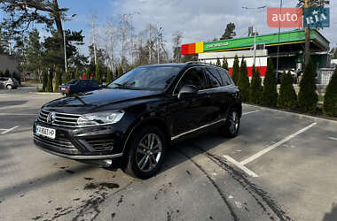 Внедорожник / Кроссовер Volkswagen Touareg 2015 в 