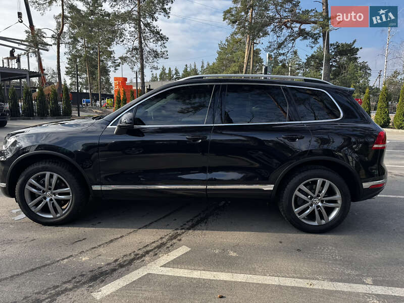 Внедорожник / Кроссовер Volkswagen Touareg 2015 в Киеве