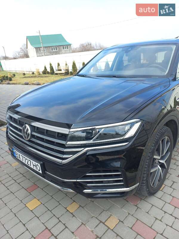 Внедорожник / Кроссовер Volkswagen Touareg 2018 в 