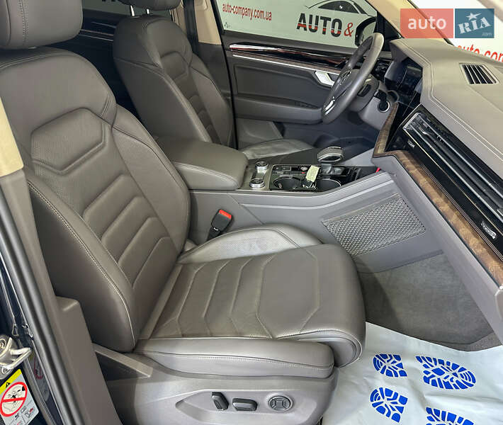 Позашляховик / Кросовер Volkswagen Touareg 2019 в Львові