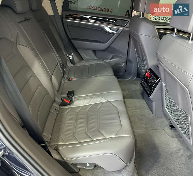 Позашляховик / Кросовер Volkswagen Touareg 2019 в Львові