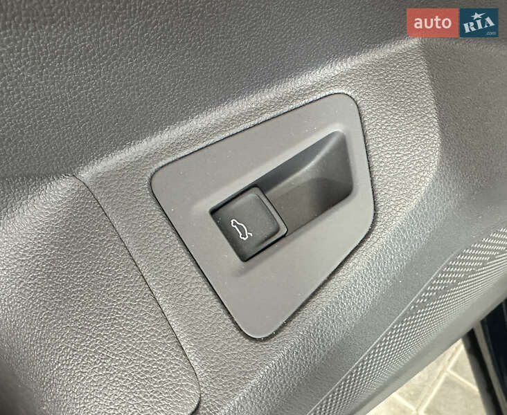 Позашляховик / Кросовер Volkswagen Touareg 2019 в Львові