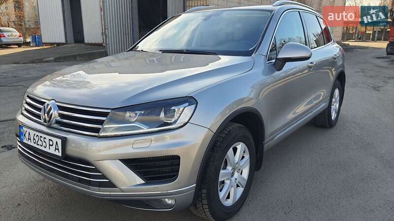 Внедорожник / Кроссовер Volkswagen Touareg 2017 в 