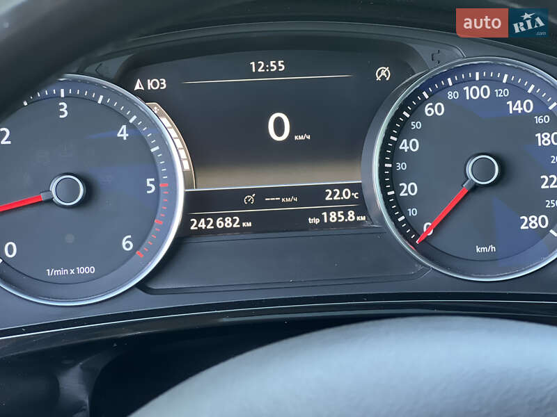 Внедорожник / Кроссовер Volkswagen Touareg 2012 в Шаргороде