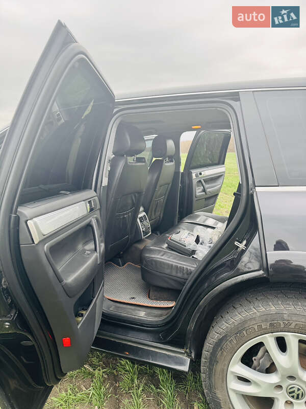 Позашляховик / Кросовер Volkswagen Touareg 2005 в Дніпрі