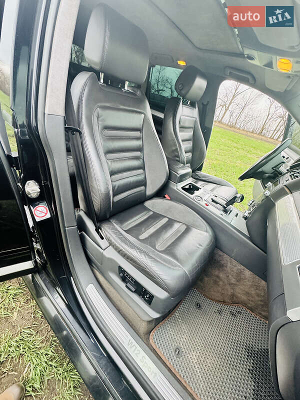 Позашляховик / Кросовер Volkswagen Touareg 2005 в Дніпрі