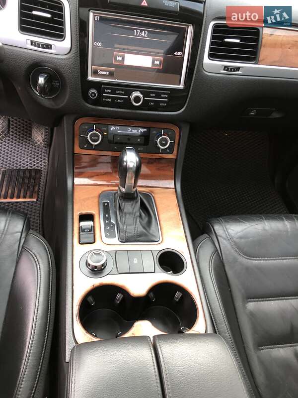 Внедорожник / Кроссовер Volkswagen Touareg 2011 в Теофиполе