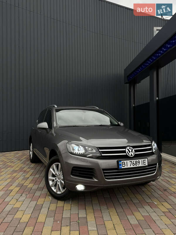 Внедорожник / Кроссовер Volkswagen Touareg 2012 в Харькове