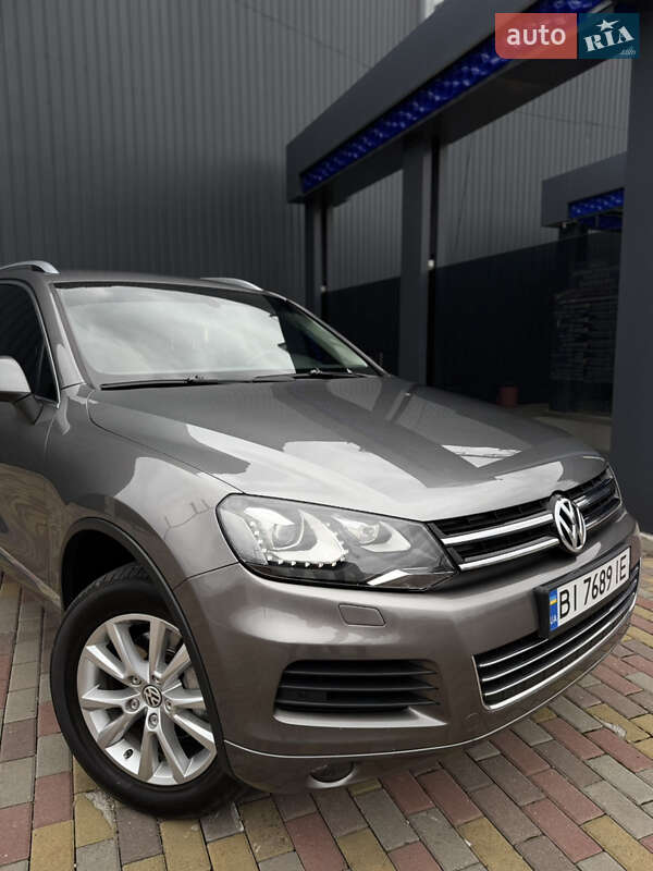 Внедорожник / Кроссовер Volkswagen Touareg 2012 в Харькове