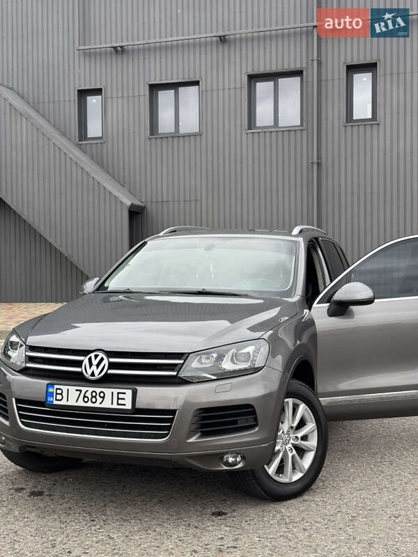 Внедорожник / Кроссовер Volkswagen Touareg 2012 в Харькове