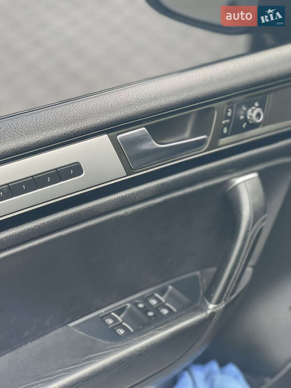 Внедорожник / Кроссовер Volkswagen Touareg 2010 в Виннице