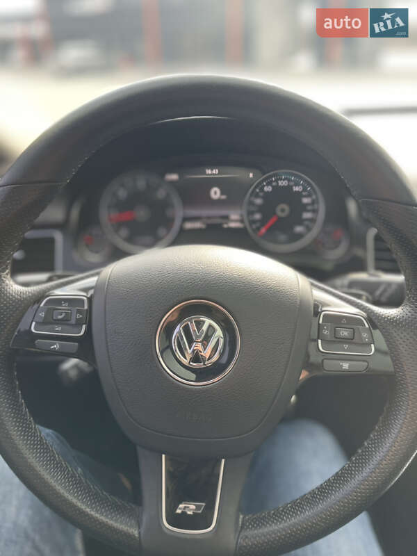 Внедорожник / Кроссовер Volkswagen Touareg 2010 в Виннице