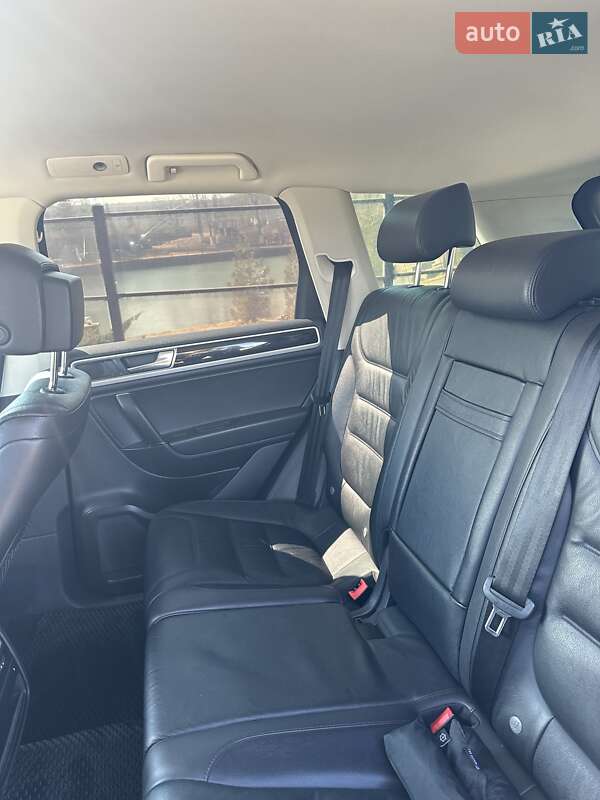 Позашляховик / Кросовер Volkswagen Touareg 2017 в Києві