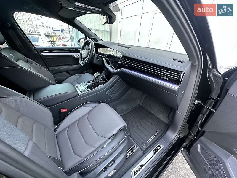 Внедорожник / Кроссовер Volkswagen Touareg 2022 в Киеве