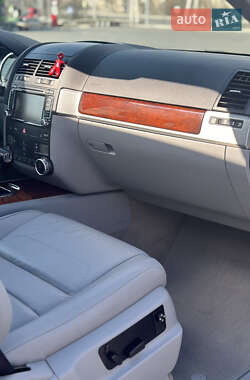 Внедорожник / Кроссовер Volkswagen Touareg 2008 в 