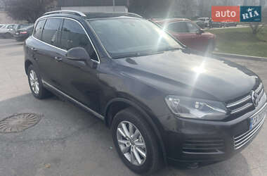Внедорожник / Кроссовер Volkswagen Touareg 2012 в 