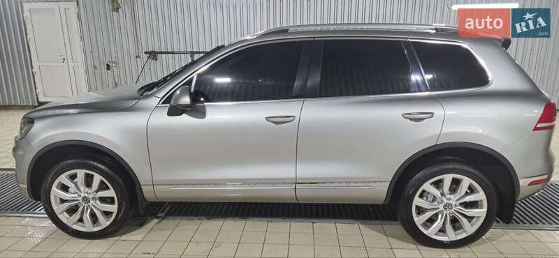 Внедорожник / Кроссовер Volkswagen Touareg 2014 в Хмельнике
