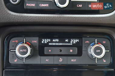 Внедорожник / Кроссовер Volkswagen Touareg 2012 в 