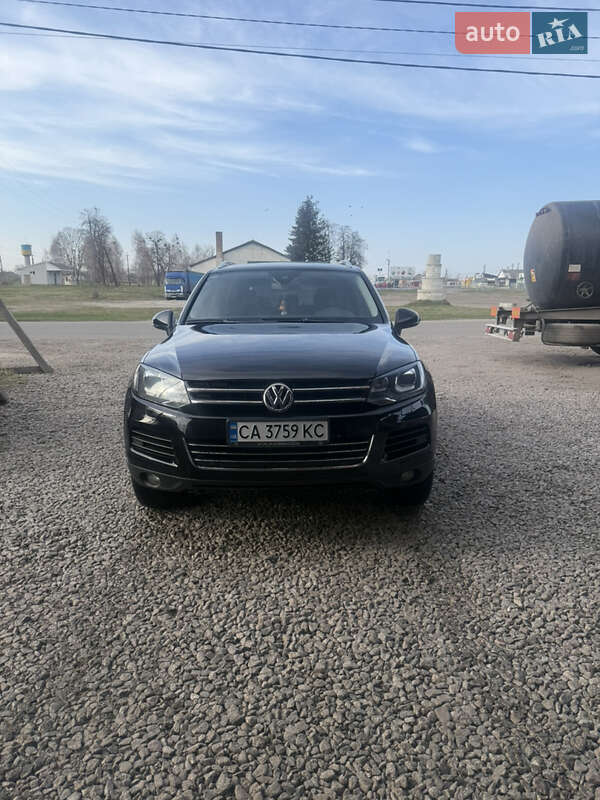 Внедорожник / Кроссовер Volkswagen Touareg 2011 в Киеве