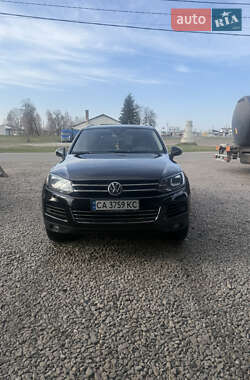 Позашляховик / Кросовер Volkswagen Touareg 2011 в 