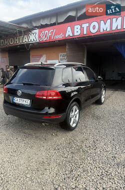 Позашляховик / Кросовер Volkswagen Touareg 2011 в 