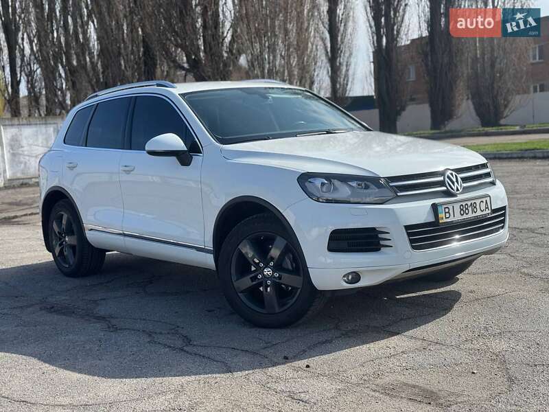 Позашляховик / Кросовер Volkswagen Touareg 2014 в Лубнах