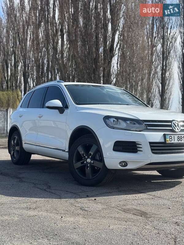 Позашляховик / Кросовер Volkswagen Touareg 2014 в Лубнах