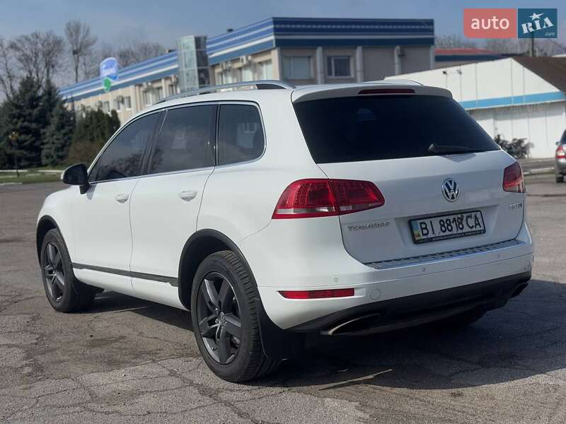 Позашляховик / Кросовер Volkswagen Touareg 2014 в Лубнах