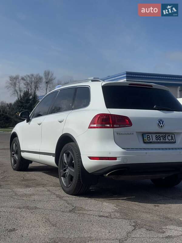 Позашляховик / Кросовер Volkswagen Touareg 2014 в Лубнах