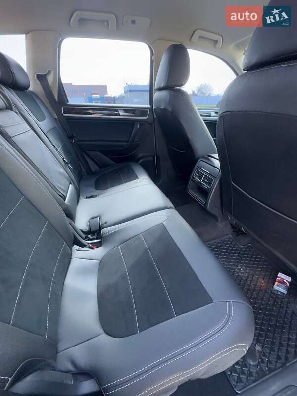 Позашляховик / Кросовер Volkswagen Touareg 2014 в Лубнах
