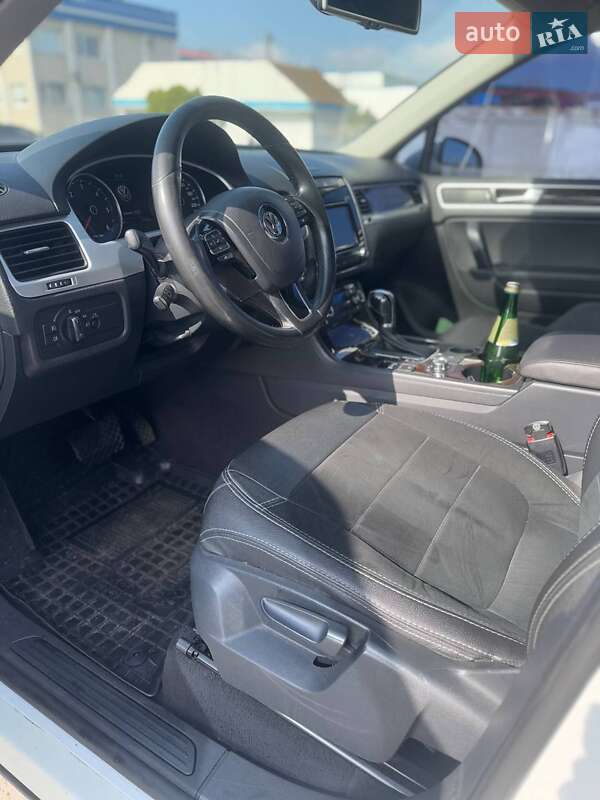 Позашляховик / Кросовер Volkswagen Touareg 2014 в Лубнах