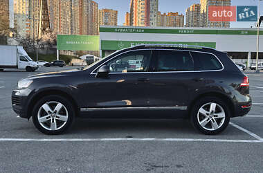 Внедорожник / Кроссовер Volkswagen Touareg 2011 в 