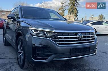 Внедорожник / Кроссовер Volkswagen Touareg 2022 в 