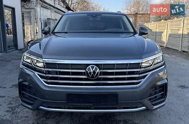 Внедорожник / Кроссовер Volkswagen Touareg 2022 в 
