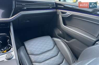 Внедорожник / Кроссовер Volkswagen Touareg 2022 в 