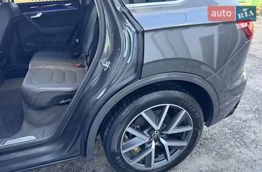 Внедорожник / Кроссовер Volkswagen Touareg 2022 в 
