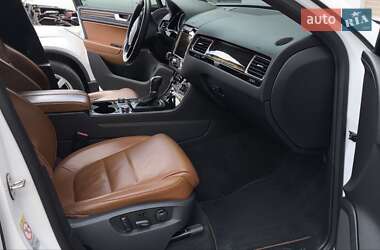 Внедорожник / Кроссовер Volkswagen Touareg 2014 в 