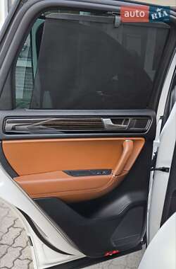 Внедорожник / Кроссовер Volkswagen Touareg 2014 в 