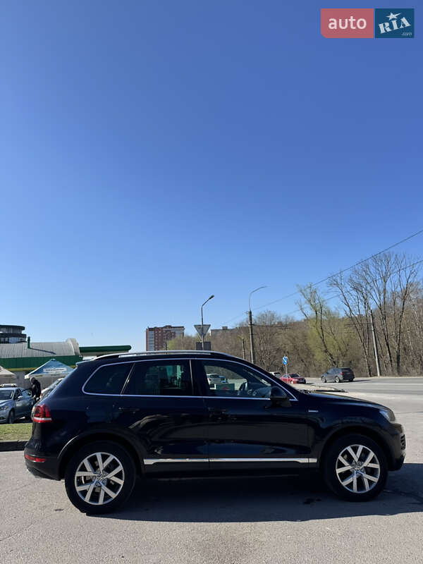 Внедорожник / Кроссовер Volkswagen Touareg 2013 в Тернополе
