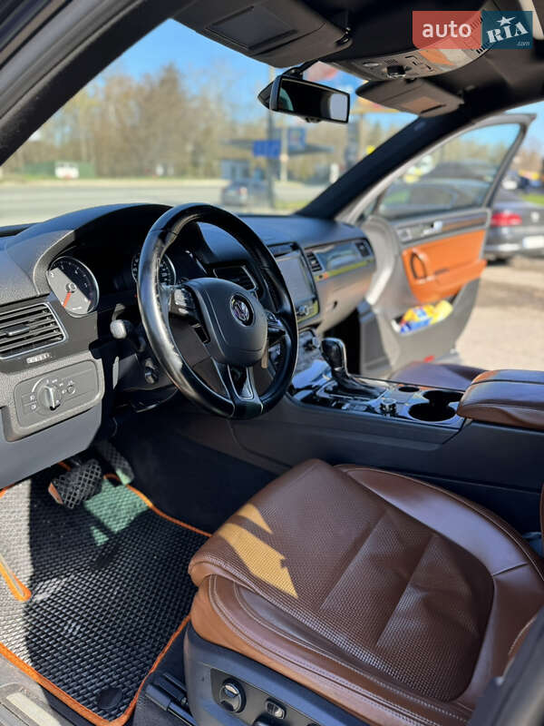 Внедорожник / Кроссовер Volkswagen Touareg 2013 в Тернополе