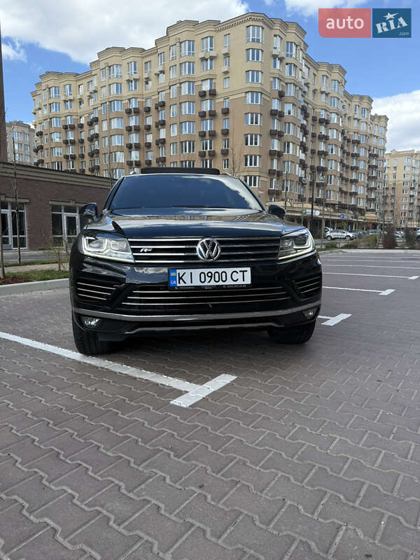 Внедорожник / Кроссовер Volkswagen Touareg 2014 в Киеве