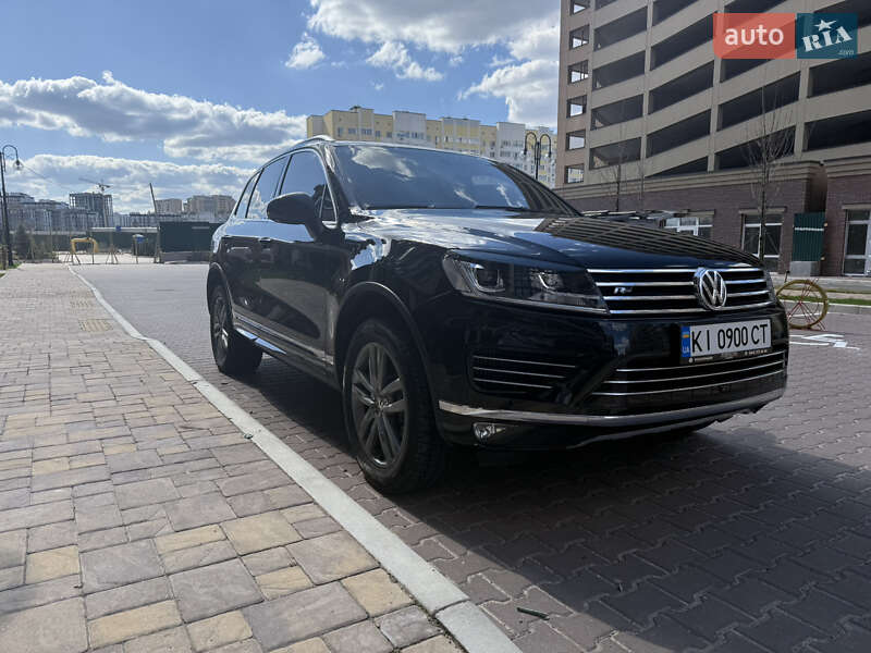 Внедорожник / Кроссовер Volkswagen Touareg 2014 в Киеве