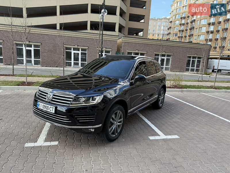 Внедорожник / Кроссовер Volkswagen Touareg 2014 в Киеве