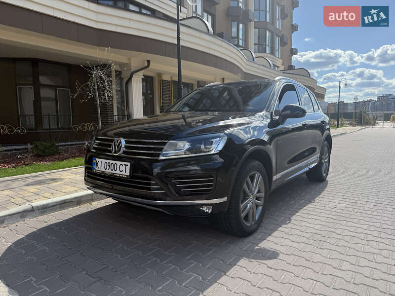 Внедорожник / Кроссовер Volkswagen Touareg 2014 в Киеве