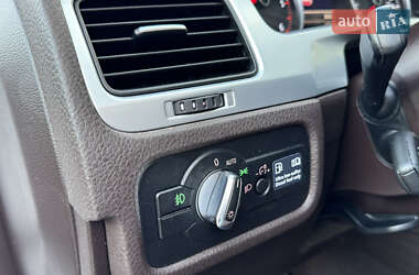 Внедорожник / Кроссовер Volkswagen Touareg 2012 в 